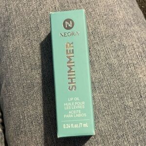 Neora shimmer lip oil